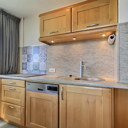 2 Pieces Au Pied Des Pistes, Balcon, Cuisine Equipee - Fr-1-455-259 Апартаменты *